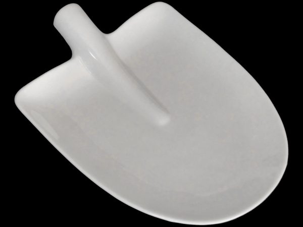 ROUND NOSED SPADE PLATE WHITE WH 35X26X8