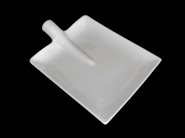 FLAT EDGE SPADE PLATE WHITE 30X23X6.5